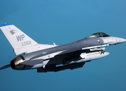 Myśliwiec, Lot, F-16