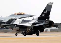 Odrzutowce, Lotnisko, F-16