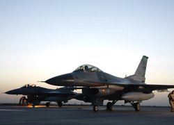 Myśliwce, F-16, Lotnisko