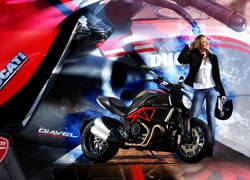 Ducati Diavel, Motocykl, Motocyklistka