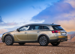 Opel Insignia Country, Niebo
