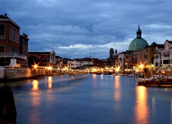 Wenecja, Wieczór, Oświetlenie