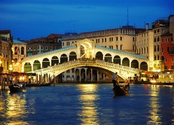 Włochy, Wenecja, Kanał Canal Grande, Most Rialto, Domy, Gondole