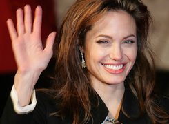 Angelina Jolie, Twarz, Uśmiech