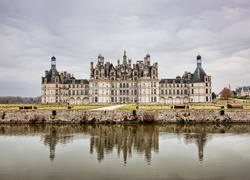 Francja, Zamek w Chambord, Château de Chambord, Rzeka Cosson, Odbicie