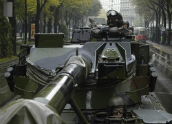 Czołgi, Żołnierze, Ulica, AMX 13 90