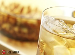 Rum, szklanka, lód