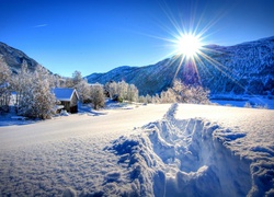 Zima, Śnieg, Góry, Las, Promienie Słońca, Dom