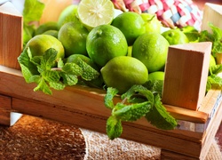 Owoce, Skrzynka, Zielone Limonki, Listki, Stół