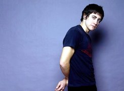 Jake Gyllenhaal,niebieska koszulka