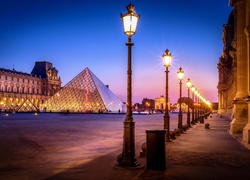 Francja, Paryż, Muzeum Luwr, Pałac, Piramida, Latarnie