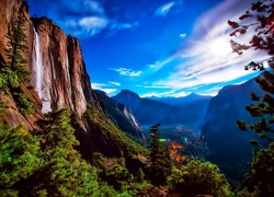 Stany Zjednoczone, Stan Kalifornia, Park Narodowy Yosemite, Góry, Drzewa, Wodospad