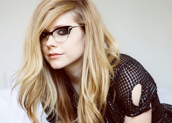 Avril Lavigne, Piosenkarka, Okulary