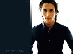 Christian Bale,czarna koszula