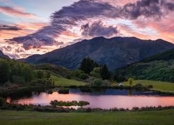 Jezioro, Góry The Remarkables, Las, Chmury, Nowa Zelandia