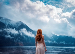 Kobieta, Góry, Chmury, Jezioro, Mgła