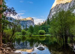 Stany Zjednoczone, Stan Kalifornia, Park Narodowy Yosemite, Góry, Rzeka, Drzewa
