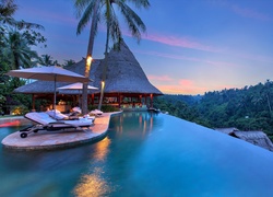 Indonezja, Wyspa Bali, Hotel, Leżaki, Dżungla, Zachód słońca,  Wakacje