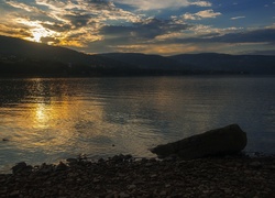 Zachód słońca, Woda, Jezioro, Kamień