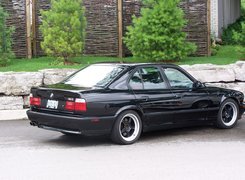 BMW 5, E34, czarna, alufelgi
