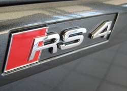 Audi RS, Emblemat, Listwa