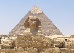 Sfinks, Piramida