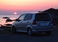 Daihatsu YRV, Zachód, Słońca