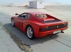 Ferrari Testarossa, Dubaj, Pustynia