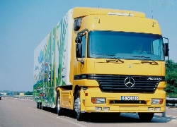 Żółty Tir Mercedes