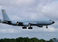 Boeing C-135 Stratotanker, Lądowanie