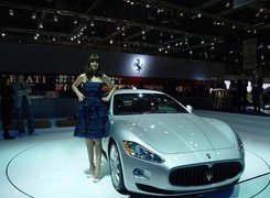 Debiut, Maserati Quattroporte, Modelka