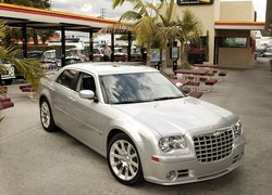 Chrysler 300C SRT8, Dealer