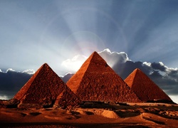 Piramidy, Chmury, Słońce