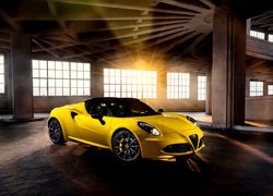 Alfa Romeo 4C Spider w żółtym kolorze