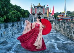 Kobieta, Azjatka, Suknia, Parasolka, Baan Santichon Yunnan, Prowincja Mae Hong Son, Tajlandia