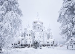 Cerkiew, Białogórski Monaster św Mikołaja, Zima, Śnieg, Drzewa, Biała Góra, Obwód permski, Rosja