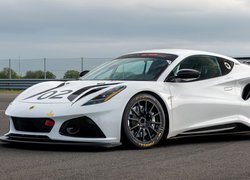 Biały Lotus Emira GT4