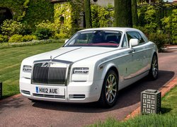 Biały Rolls-Royce Phantom