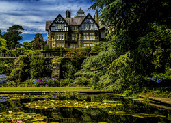 Bodnant House w ogrodzie botanicznym Bodnant Garden w Walii