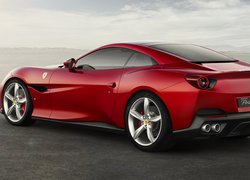 Bok czerwonego Ferrari Portofino