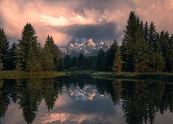 Stany Zjednoczone, Wyoming, Park Narodowy Grand Teton, Góry, Grand Teton, Rzeka, Snake River, Drzewa, Zachód słońca, Chmury