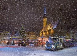 Zima, Jarmark, Choinka, Ciężarówka, Padający, Śnieg, Ratusz, Plac Ratuszowy, Tallin, Estonia
