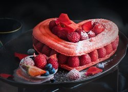 Ciasto z malinami w kształcie serca
