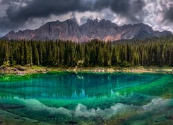 Włochy, Góry, Dolomity, Jezioro, Lago di Carezza, Karersee, Chmury, Drzewa