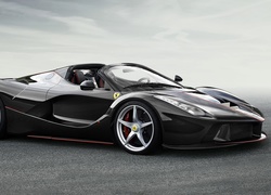 Czarne Ferrari LaFerrari Aperta
