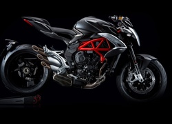 Czarny motocykl MV Agusta Brutale 800