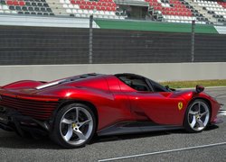 Czerwone Ferrari Daytona SP3