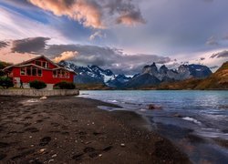 Chile, Patagonia, Góry, Jezioro, Lago Nordenskjold, Park Narodowy Torres del Paine, Czerwony, Dom