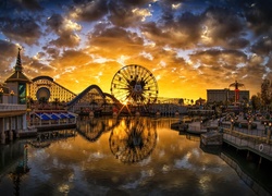 Stany Zjednoczone, Kalifornia, Anaheim, Disneyland, Diabelski młyn, Rzeka, Zachód słońca