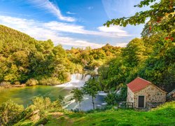 Dom, Rzeka Krka, Wodospad, Las, Drzewa, Park Narodowy Krka, Dalmacja, Chorwacja